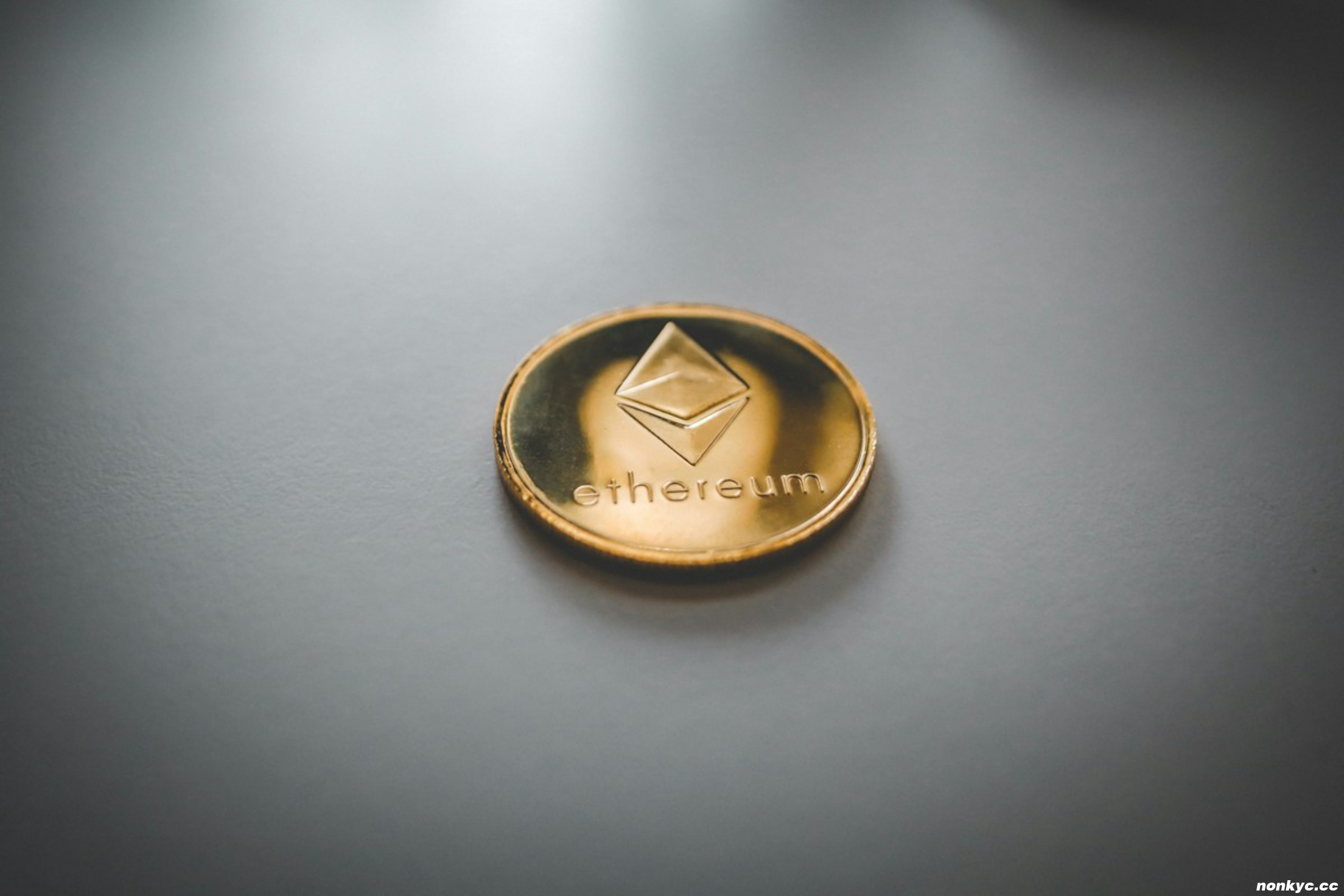 ETH 反弹卡在 2,550 美元:ETF 连续流出后还能站回去吗?
